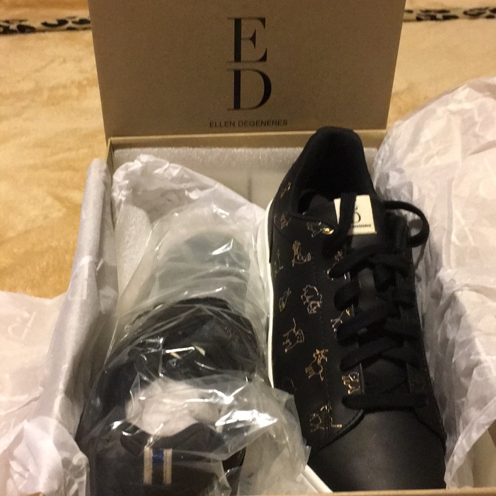 Black and gold ED-chaboss sneakers